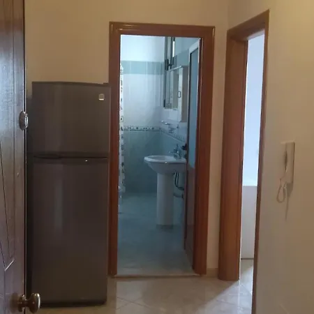 Linda * Avlonya